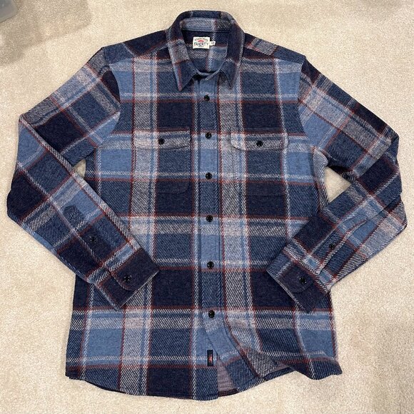 $178 Mens Faherty Legend Sweater Shirt in Navy Blue Red Plaid Soft Flannel M EUC - Picture 1 of 4